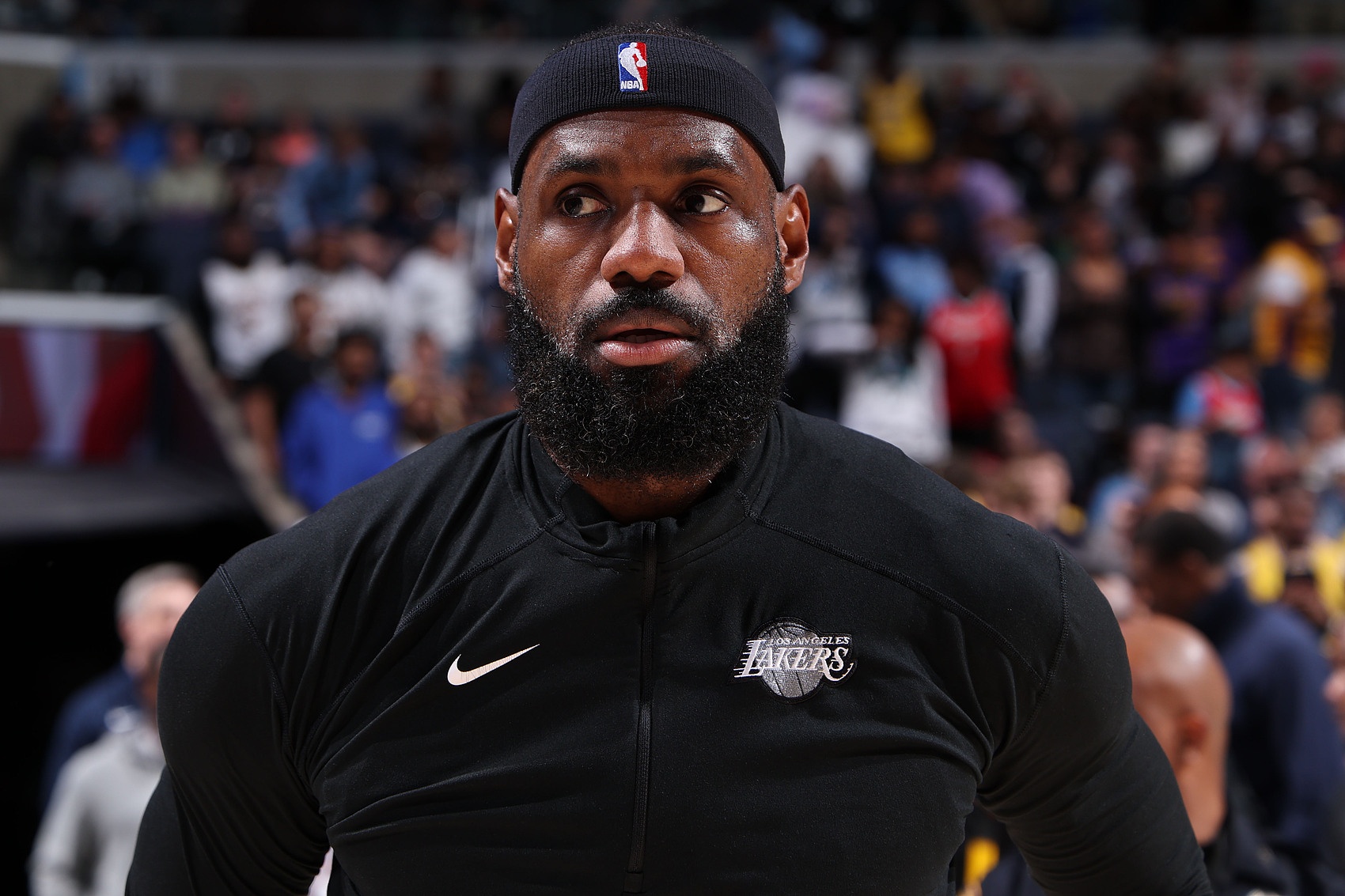 强队要不起😫受制于新版劳资协议 詹姆斯的交易几乎不可能发生