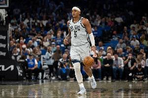 bwin必赢-最爱肉搏战！班凯罗上半场罚球8中8砍下16分 正负值+4